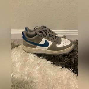 Nike Air Force 1 white and gray kid sneakers